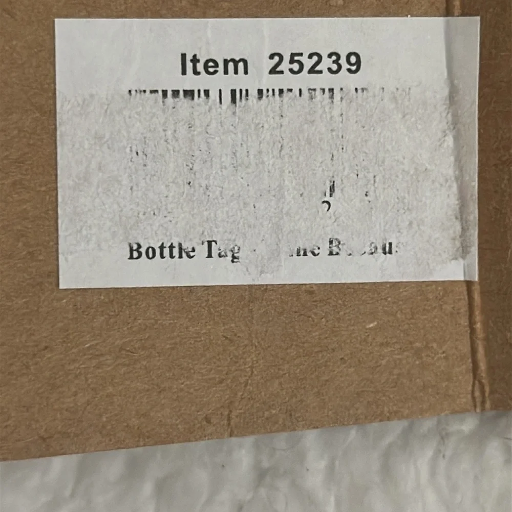 Wine Story‎ Wooden Bottle Tag Gift NEW NWT